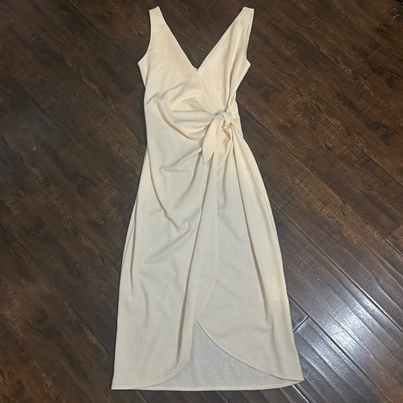 H&M Dresses & Skirts - Off White Front Tie Midi Dress by H&M Size XS